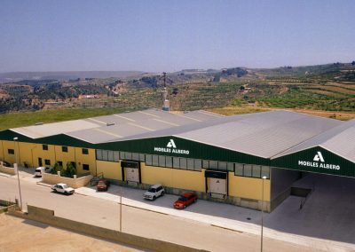 vista superior del exterior de la fábrica de Mobles Albero
