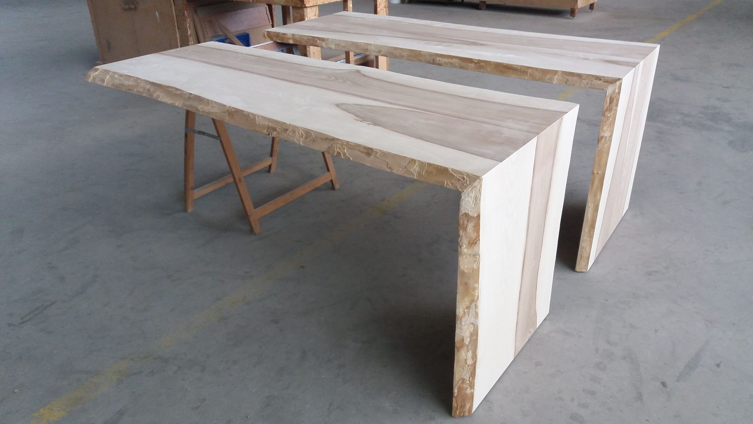 mesa madera en proceso de fabricación